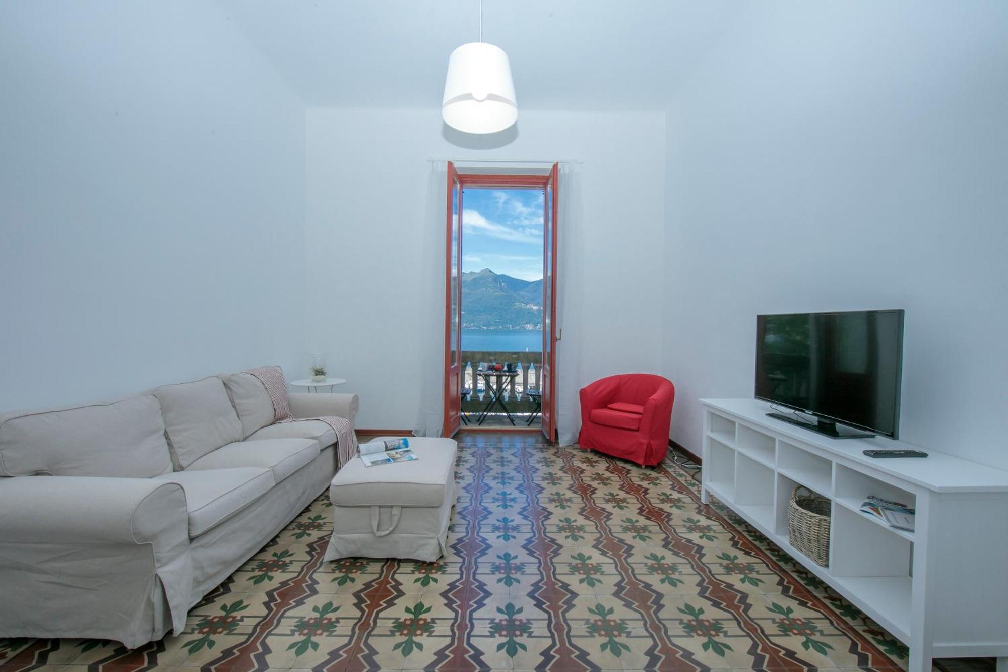 Residenza Oleandro Lake View Luino Center - Happy Rentals المظهر الخارجي الصورة