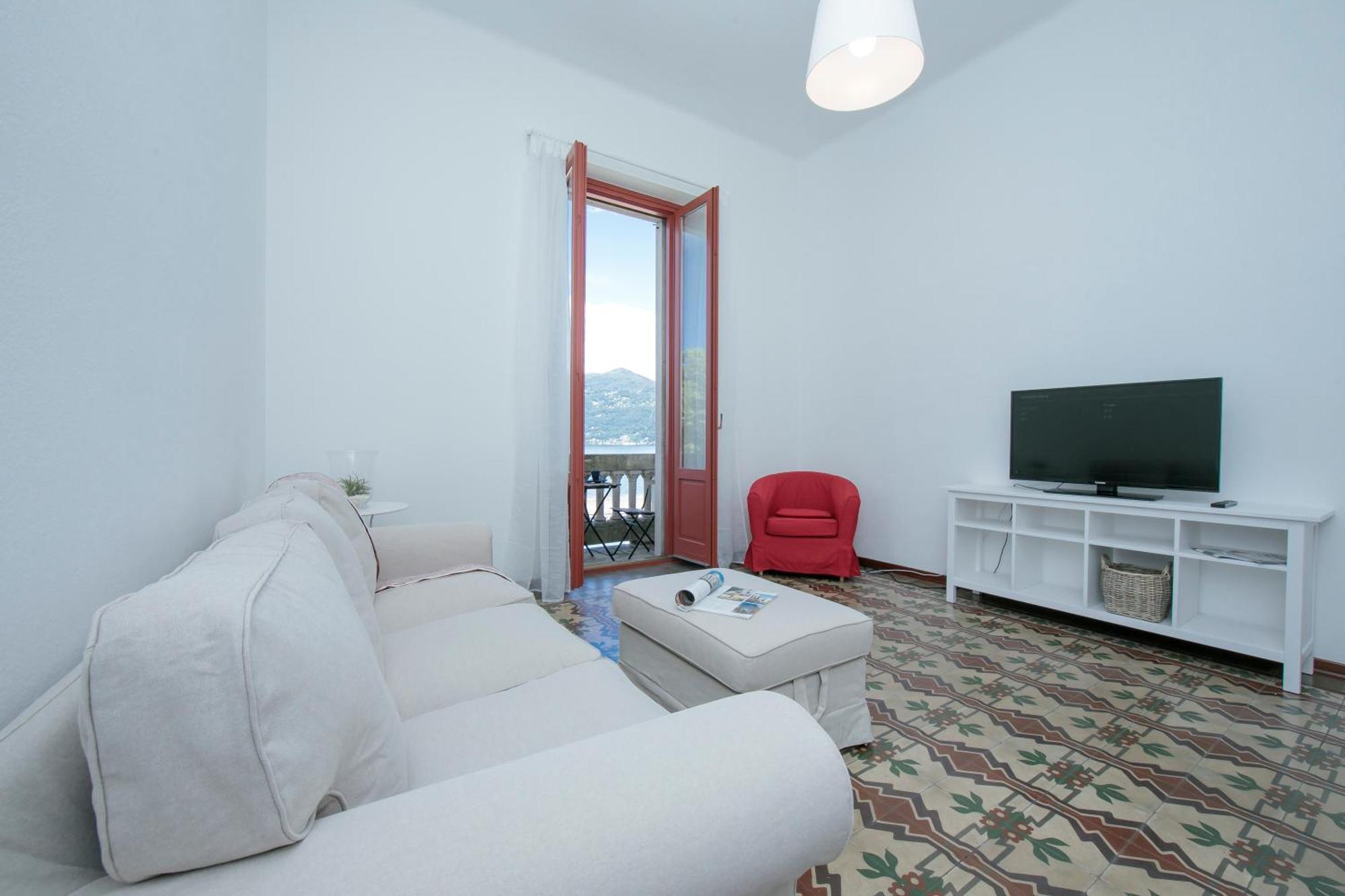 Residenza Oleandro Lake View Luino Center - Happy Rentals المظهر الخارجي الصورة